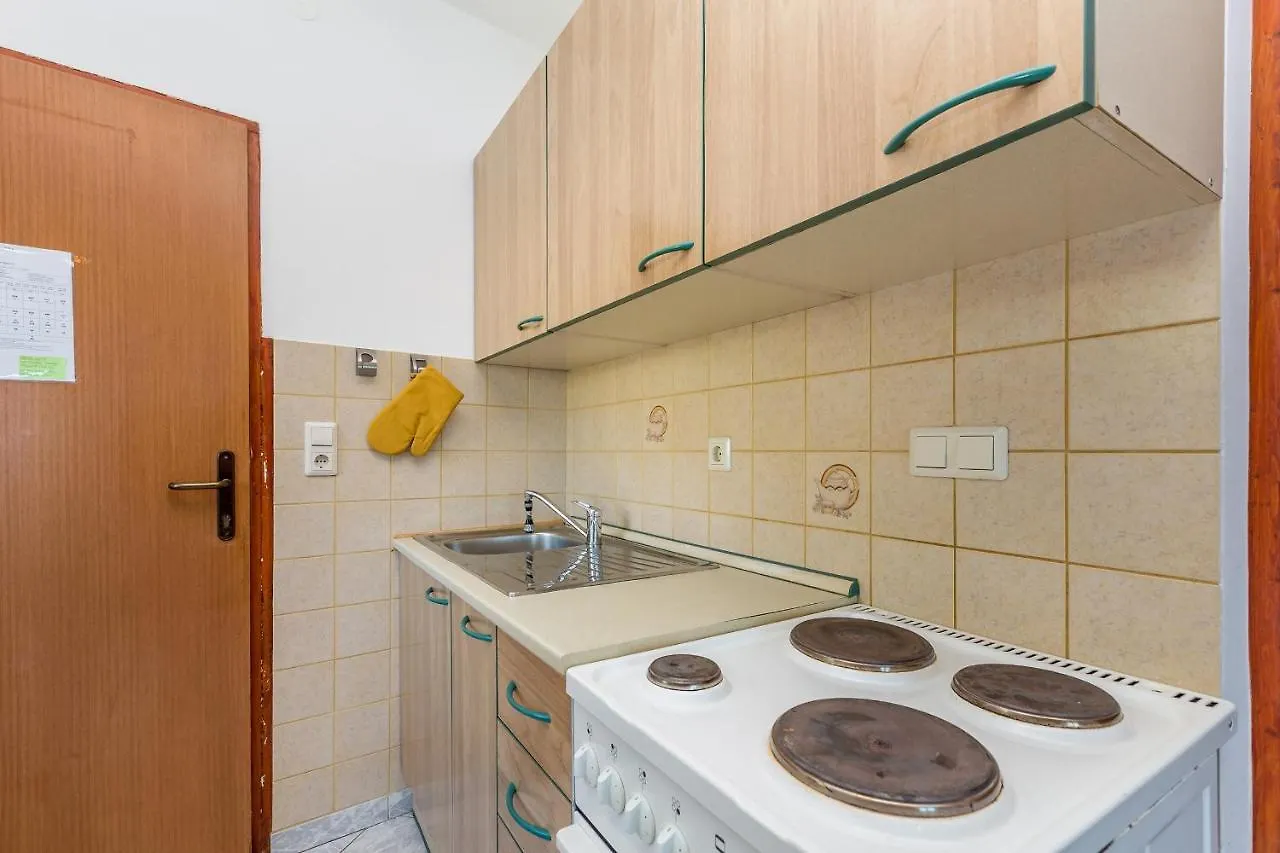 Private Accommodation Stara Baška Hırvatistan