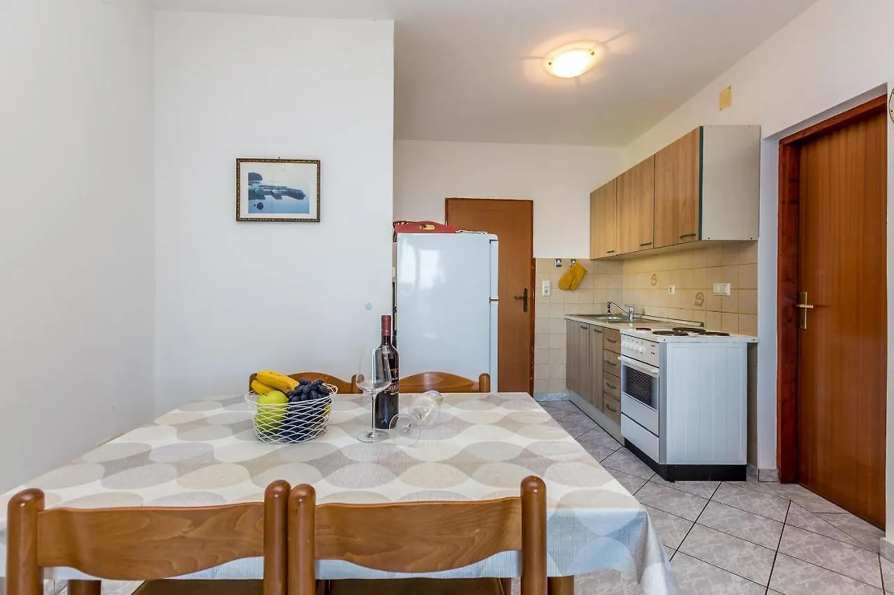 Apartment Private Accommodation Stara Baska